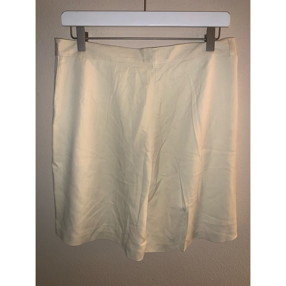 Tommy Bahama 100% Silk Yellow Bermuda Shorts Women’s Size 10 - Picture 2 of 3